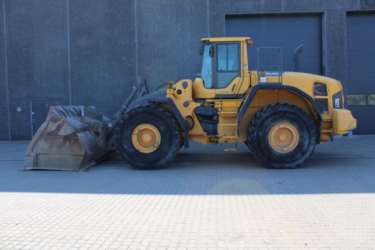 Фронтальный погрузчик Volvo L220G: фото 1