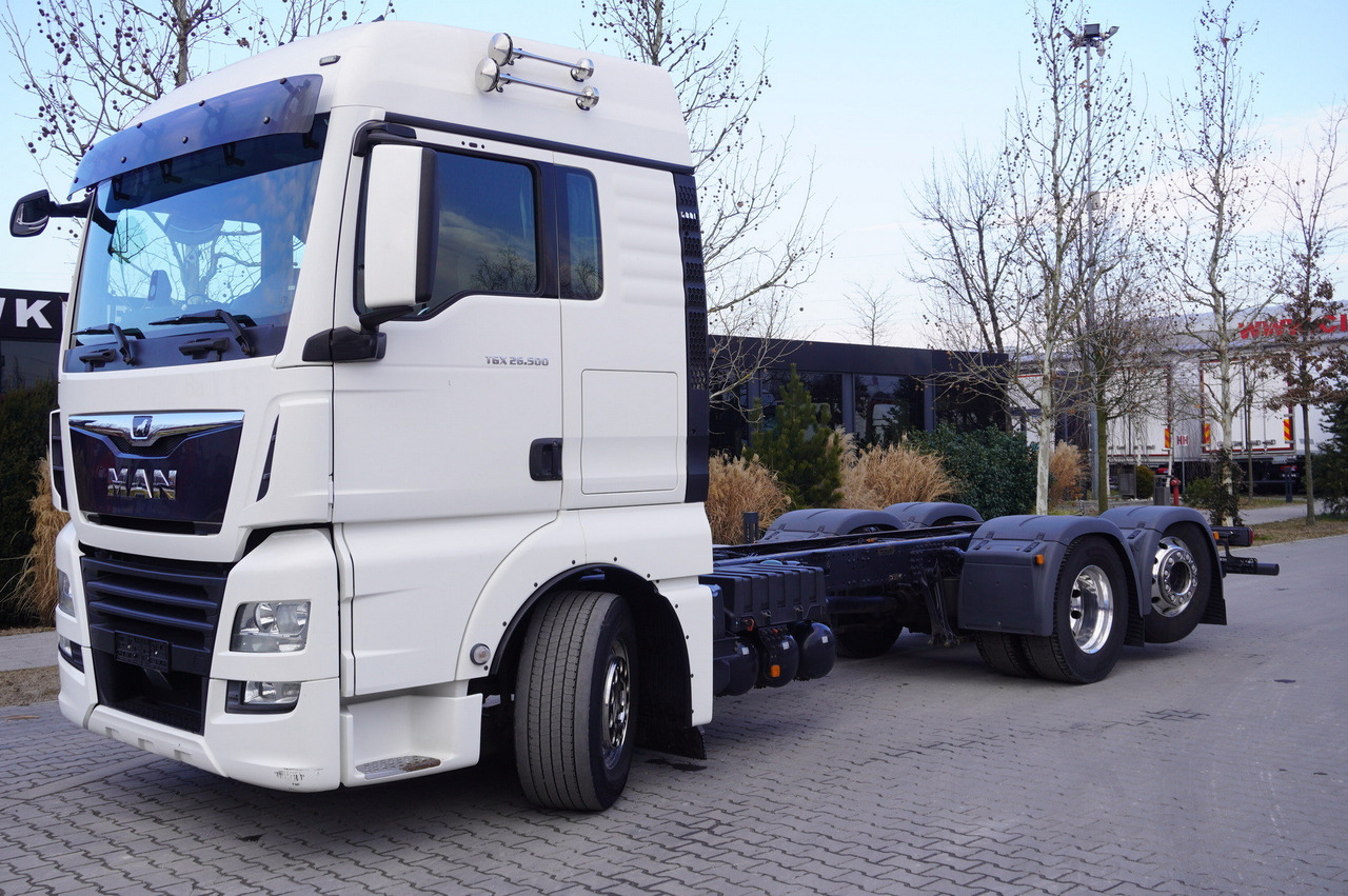 MAN TGX 26,500 / 500 HP / steering 3rd axle / 20 t cap. / Chassis 6.5 m - Грузовик-шасси: фото 1