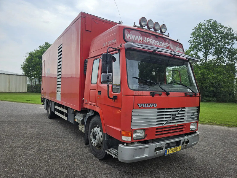 Volvo FL 10 - Грузовик с закрытым кузовом: фото 2 Volvo FL 10 - Грузовик с закрытым кузовом: фото 2