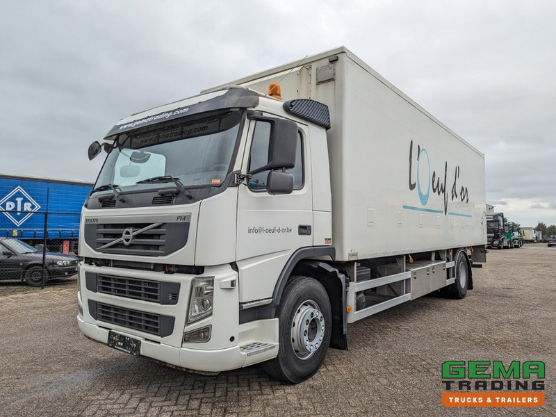 Volvo FM330 4x2 Daycab Euro5 KuikenBak 8.2m + Webasto Heater + Dhollandia 2000KG (V799) - Рефрижератор: фото 1 Volvo FM330 4x2 Daycab Euro5 KuikenBak 8.2m + Webasto Heater + Dhollandia 2000KG (V799) - Рефрижератор: фото 1