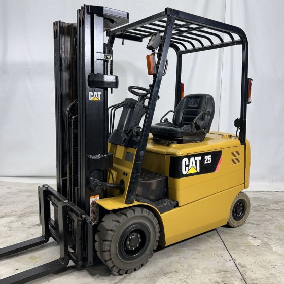 Caterpillar EP25K-PAC - Электропогрузчик: фото 1 Caterpillar EP25K-PAC - Электропогрузчик: фото 1