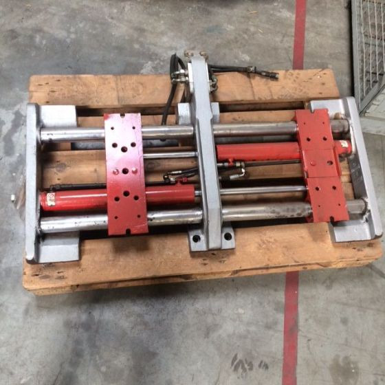 Dürwen Fork positioner with Shaft guidance sideshift - Навесное оборудование для Погрузочно-разгрузочной техники: фото 1 Dürwen Fork positioner with Shaft guidance sideshift - Навесное оборудование для Погрузочно-разгрузочной техники: фото 1