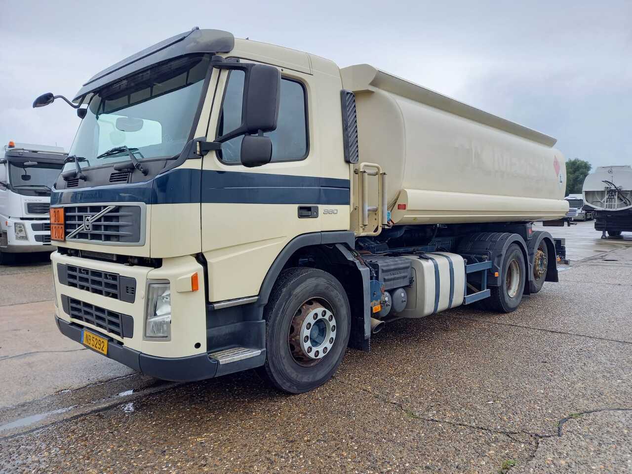 Volvo FM - Грузовик-цистерна: фото 1 Volvo FM - Грузовик-цистерна: фото 1