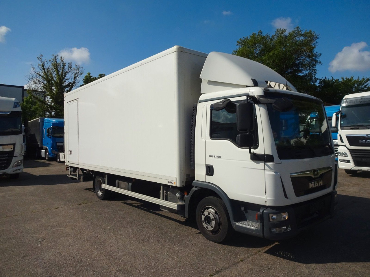 MAN MAN TGL 8.190, Koffer, LBW, Kamera, Luft, AHK - Грузовик с закрытым кузовом: фото 1 MAN MAN TGL 8.190, Koffer, LBW, Kamera, Luft, AHK - Грузовик с закрытым кузовом: фото 1