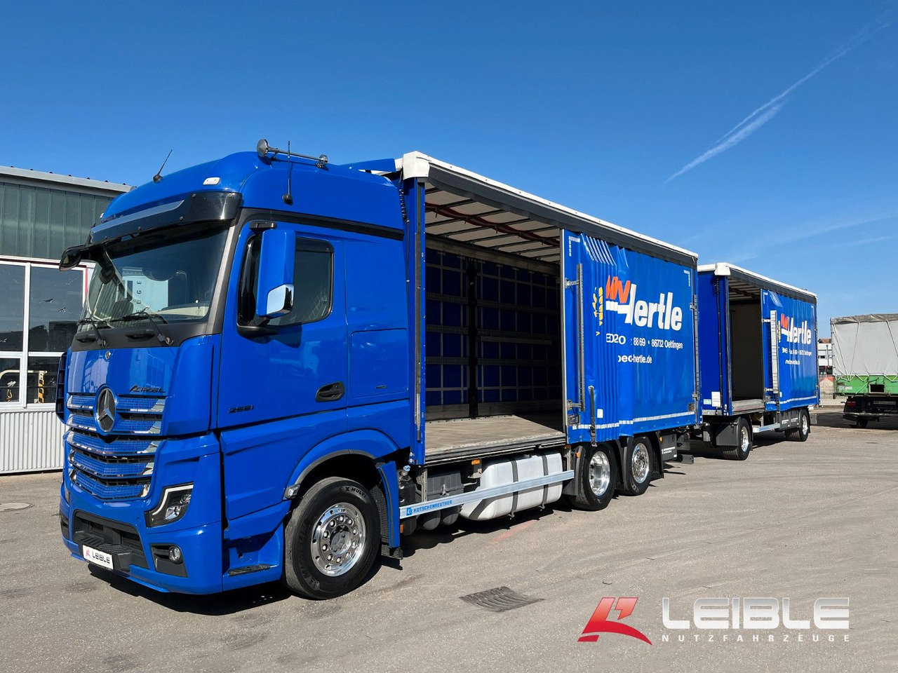 Mercedes-Benz Actros 2551 6x2*Big Space*Quickslider+Anhänger* - Грузовик для перевозки напитков: фото 1 Mercedes-Benz Actros 2551 6x2*Big Space*Quickslider+Anhänger* - Грузовик для перевозки напитков: фото 1