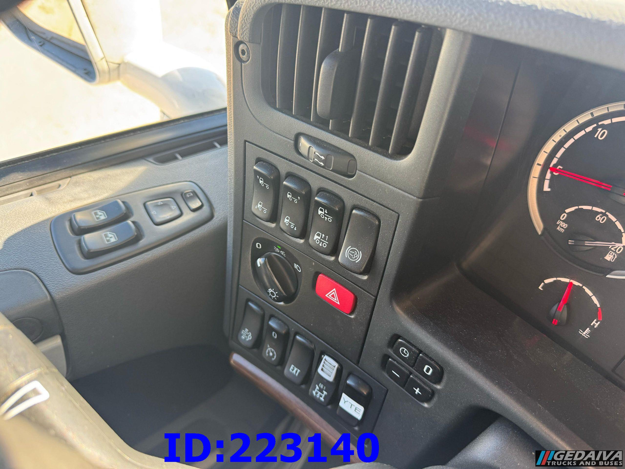 Грузовик-шасси SCANIA R520 8x4 Steering Axle: фото 9