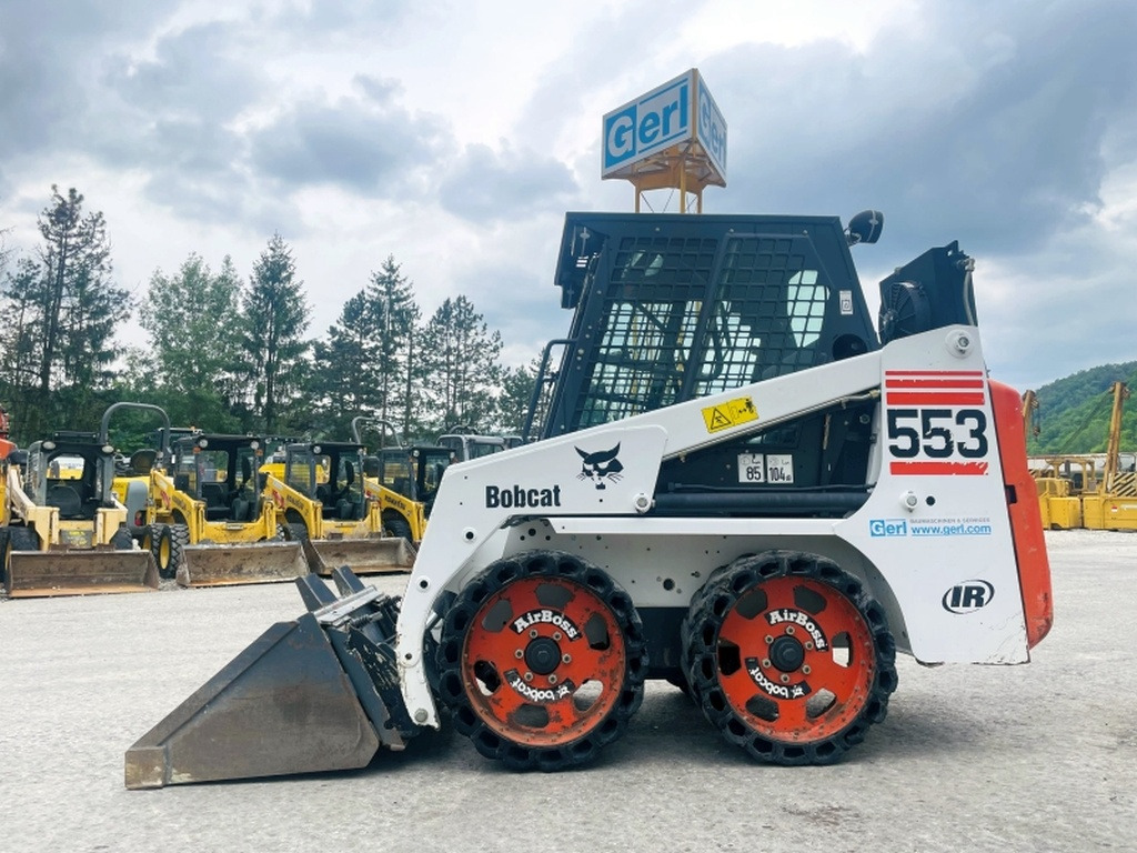 Bobcat 553 (3998) - Мини-погрузчик с бортовым поворотом: фото 1 Bobcat 553 (3998) - Мини-погрузчик с бортовым поворотом: фото 1