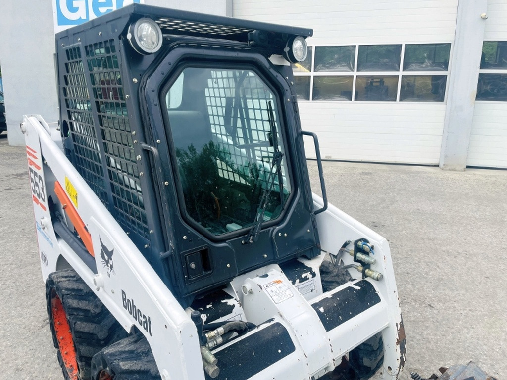 Bobcat 553 (3998) - Мини-погрузчик с бортовым поворотом: фото 5 Bobcat 553 (3998) - Мини-погрузчик с бортовым поворотом: фото 5