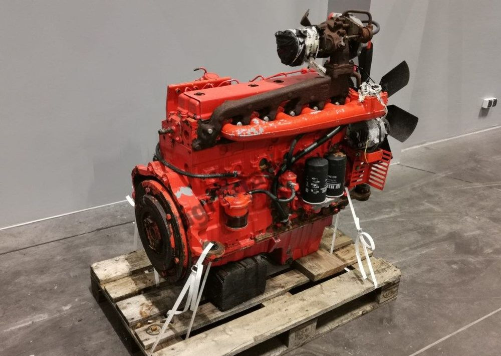 SILNIK MCCORMICK MTX 175 1006-60TWI - Двигатель: фото 1