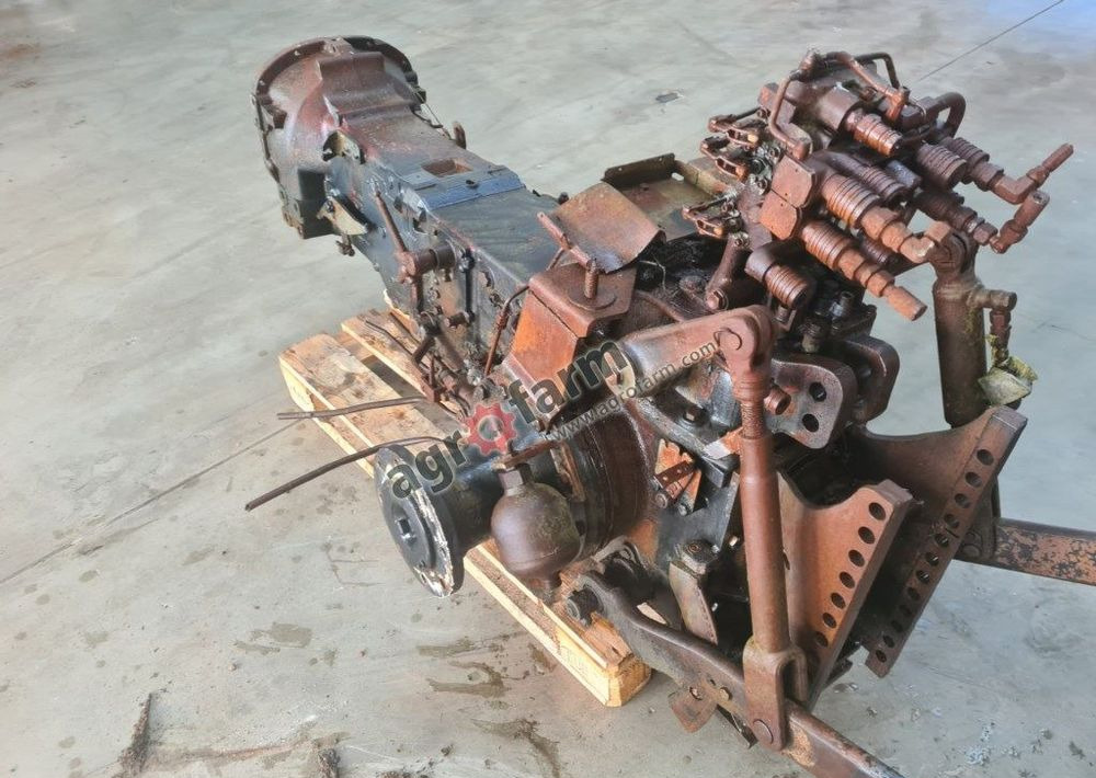 TYLNY MOST I SKRZYNIA BIEGÓW NEW HOLLAND TN70F - Коробка передач: фото 1 TYLNY MOST I SKRZYNIA BIEGÓW NEW HOLLAND TN70F - Коробка передач: фото 1