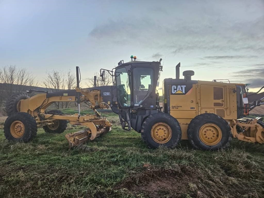 CAT 12 M 2  - Грейдер: фото 1