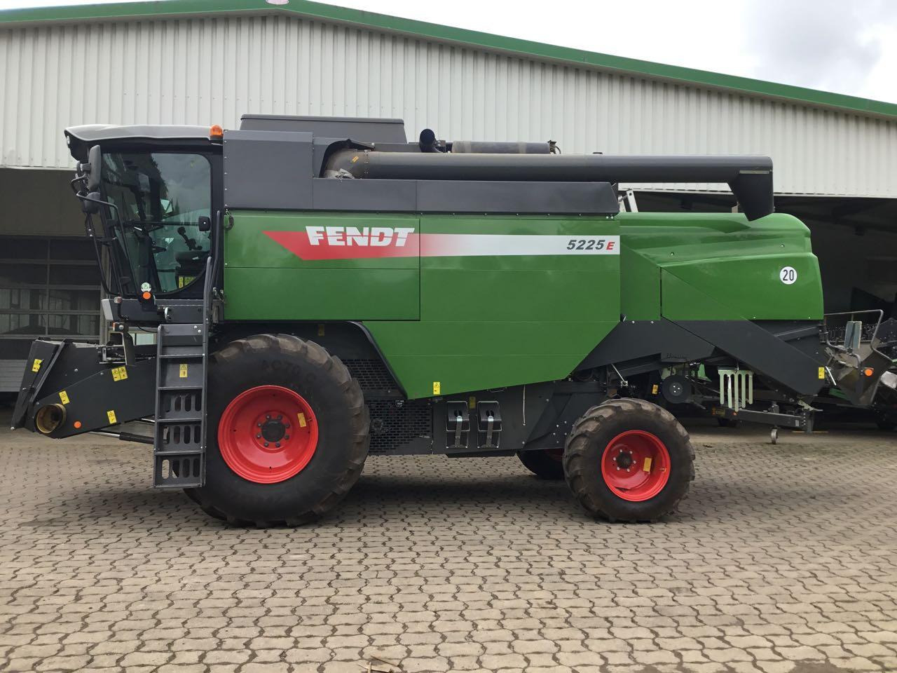 Fendt 5225E - Зерноуборочный комбайн: фото 1 Fendt 5225E - Зерноуборочный комбайн: фото 1