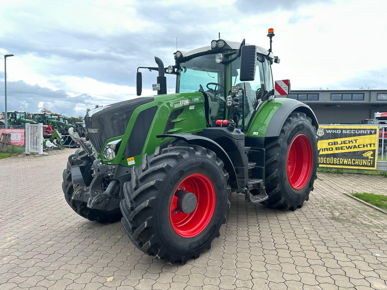 Fendt 828 S4 ProfiPlus - Трактор: фото 1