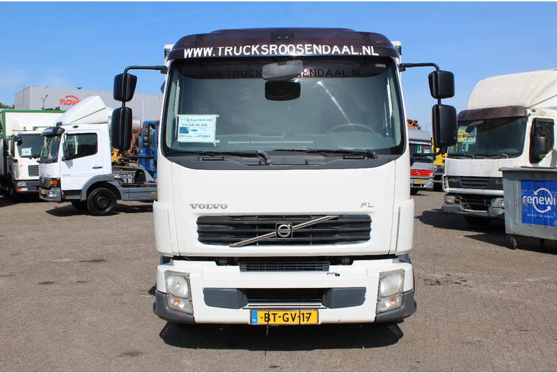 Тентованный грузовик Volvo FL 12 .240 + LIFT + MANUAL: фото 8