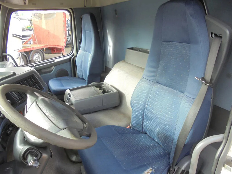 Volvo FM 9.310 + Euro 5 + Manual + Horse transport - Грузовик-контейнеровоз/ Сменный кузов: фото 5 Volvo FM 9.310 + Euro 5 + Manual + Horse transport - Грузовик-контейнеровоз/ Сменный кузов: фото 5