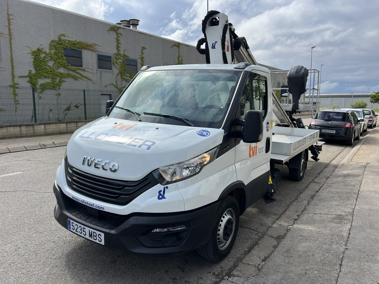 Iveco Daily + Oil&Steel Scorpion 1812 Smart Iveco Daily + Oil&Steel Scorpion 1812 Smart - Грузовик с подъемником: фото 1 Iveco Daily + Oil&Steel Scorpion 1812 Smart Iveco Daily + Oil&Steel Scorpion 1812 Smart - Грузовик с подъемником: фото 1