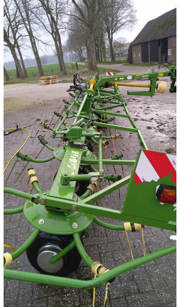 Krone - Сеноворошилка: фото 1 Krone - Сеноворошилка: фото 1