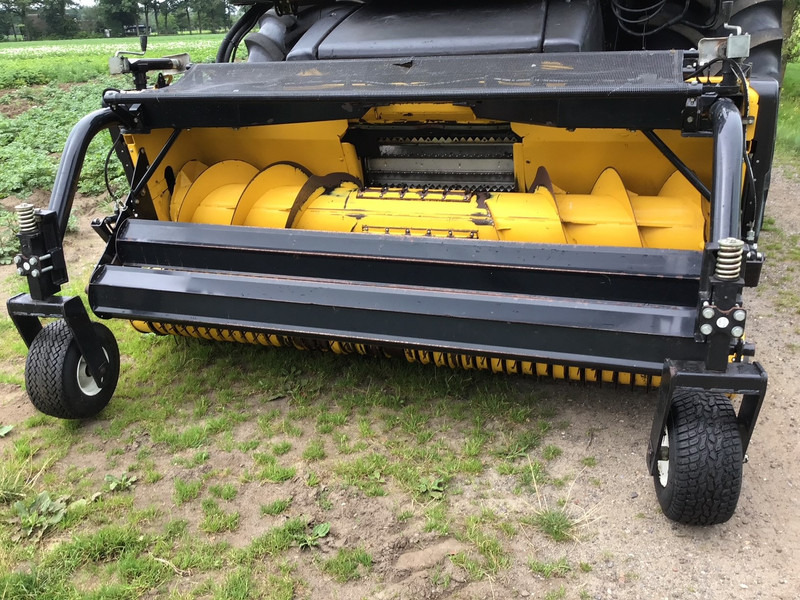 New Holland 273FI 270 FPE 3 meter - Зерноуборочный комбайн: фото 1 New Holland 273FI 270 FPE 3 meter - Зерноуборочный комбайн: фото 1