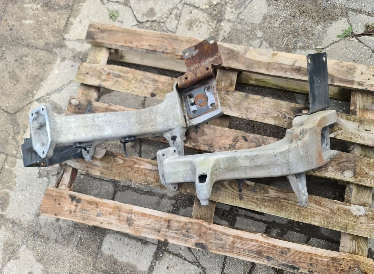 Mocowanie zderzaka wspornik Renault PREMIUM DXI truck - Кузов и экстерьер для Грузовиков: фото 1