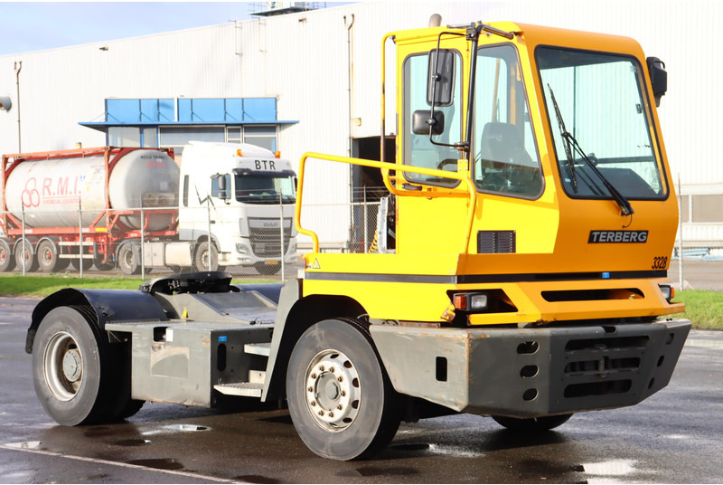 Терминальный тягач Terberg YT222: фото 1