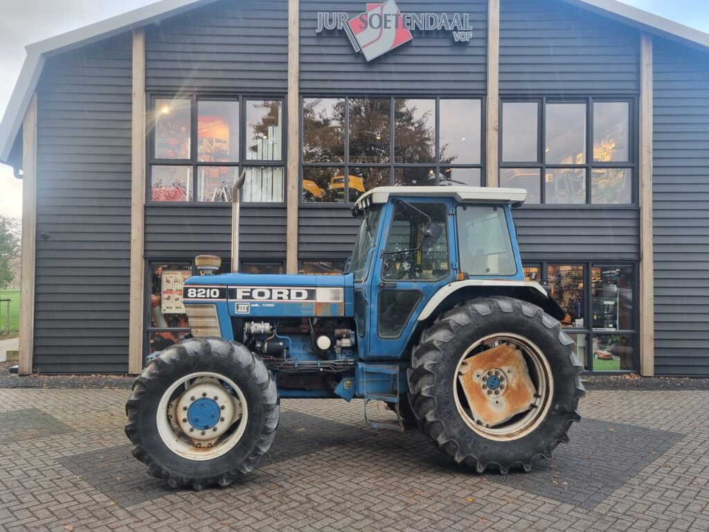 FORD 8210 - Трактор: фото 1 FORD 8210 - Трактор: фото 1