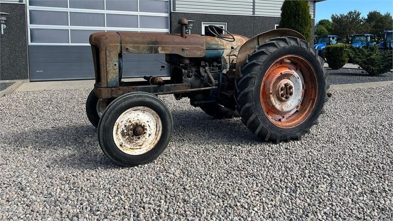 Fordson Major Motoren mangler, men mange god dele. - Трактор: фото 2 Fordson Major Motoren mangler, men mange god dele. - Трактор: фото 2