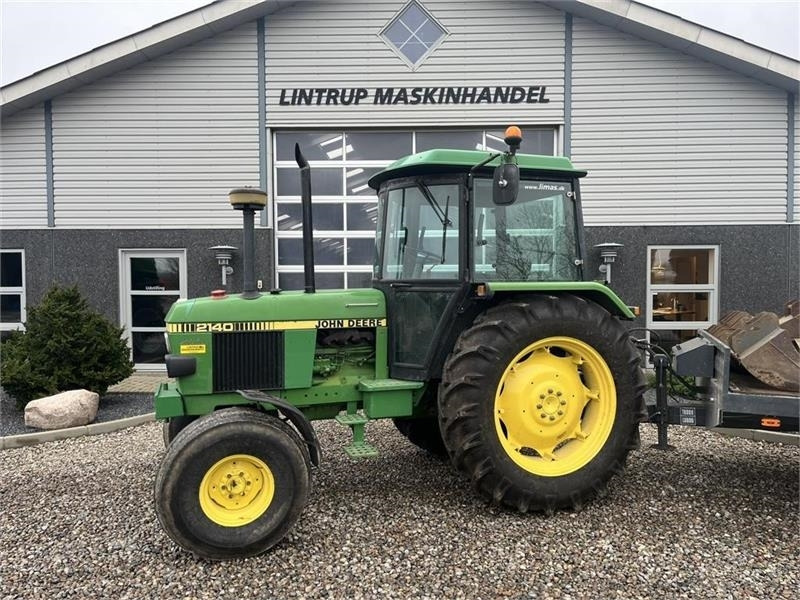 John Deere 2140 SG2 Med næsten nye bagdæk - Трактор: фото 1 John Deere 2140 SG2 Med næsten nye bagdæk - Трактор: фото 1