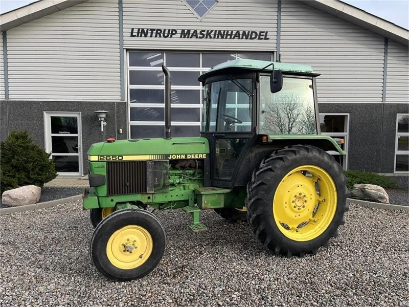John Deere 2650 KUN 3268 timer og meget snild og handy trakto - Трактор: фото 1 John Deere 2650 KUN 3268 timer og meget snild og handy trakto - Трактор: фото 1