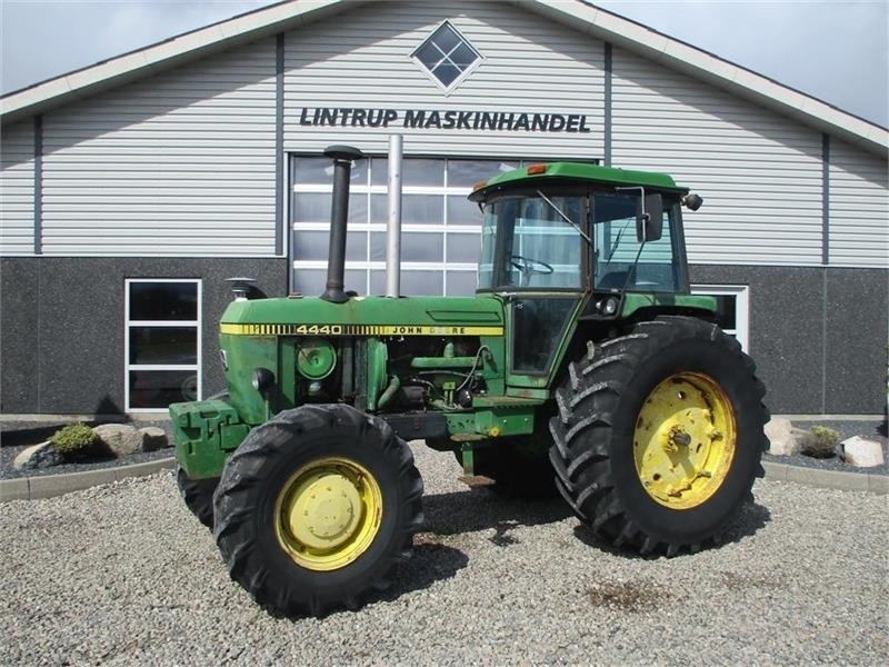 John Deere 4430 En rigtig traktor som lyder godt - Трактор: фото 1 John Deere 4430 En rigtig traktor som lyder godt - Трактор: фото 1