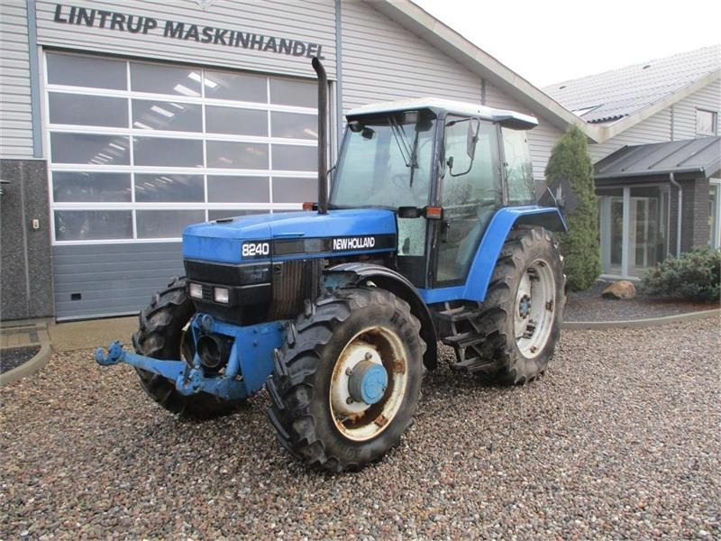 New Holland 8240 SLE Med frontlift og frontPTO - Трактор: фото 2 New Holland 8240 SLE Med frontlift og frontPTO - Трактор: фото 2