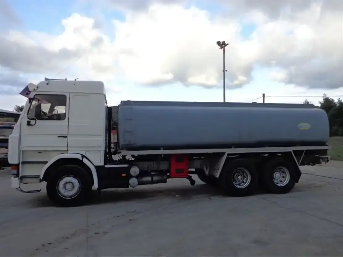Scania R143-470 V8 Scania R143HL .470 6X2 Diesel/OIL Tank - Грузовик-цистерна: фото 3 Scania R143-470 V8 Scania R143HL .470 6X2 Diesel/OIL Tank - Грузовик-цистерна: фото 3