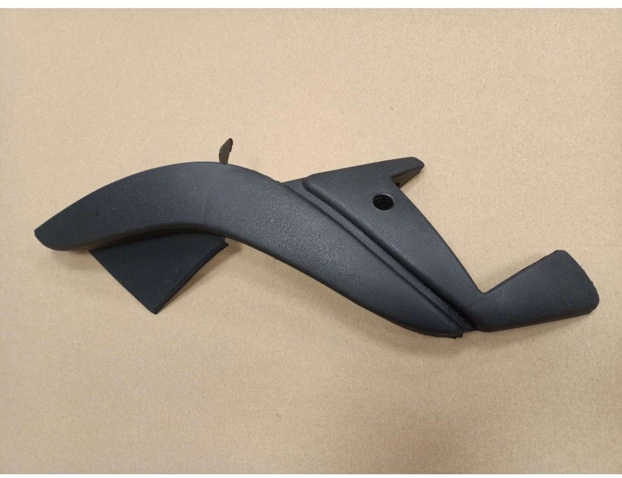 VOLVO FH12 02- MIRROR ARM COVER RIGHT VOLVO FH12 02- MIRROR ARM COVER RIGHT - Зеркало заднего вида для Грузовиков: фото 1 VOLVO FH12 02- MIRROR ARM COVER RIGHT VOLVO FH12 02- MIRROR ARM COVER RIGHT - Зеркало заднего вида для Грузовиков: фото 1