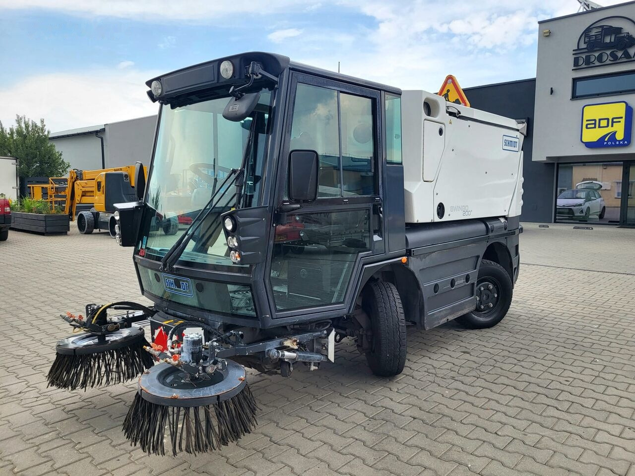 Подметально-уборочная машина Schmidt Swingo 200+: фото 1