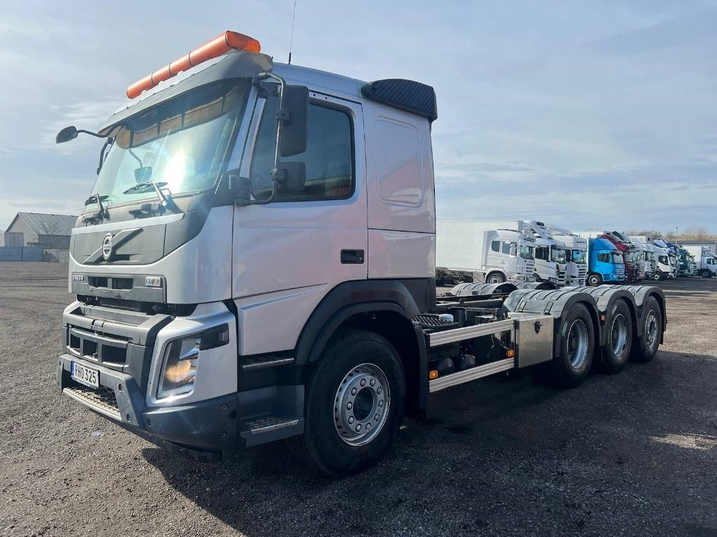 Volvo FM 8x4 serie 4132 Euro 6 - Грузовик-шасси: фото 4 Volvo FM 8x4 serie 4132 Euro 6 - Грузовик-шасси: фото 4