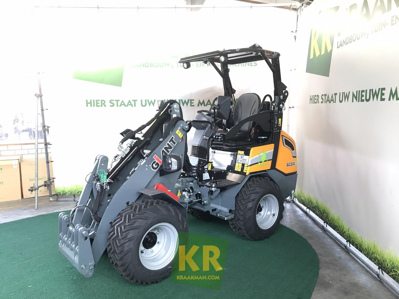 Giant G2200E - Компактный фронтальный погрузчик: фото 1 Giant G2200E - Компактный фронтальный погрузчик: фото 1
