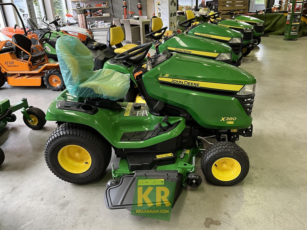 John Deere X380 - Газонокосилка: фото 1 John Deere X380 - Газонокосилка: фото 1