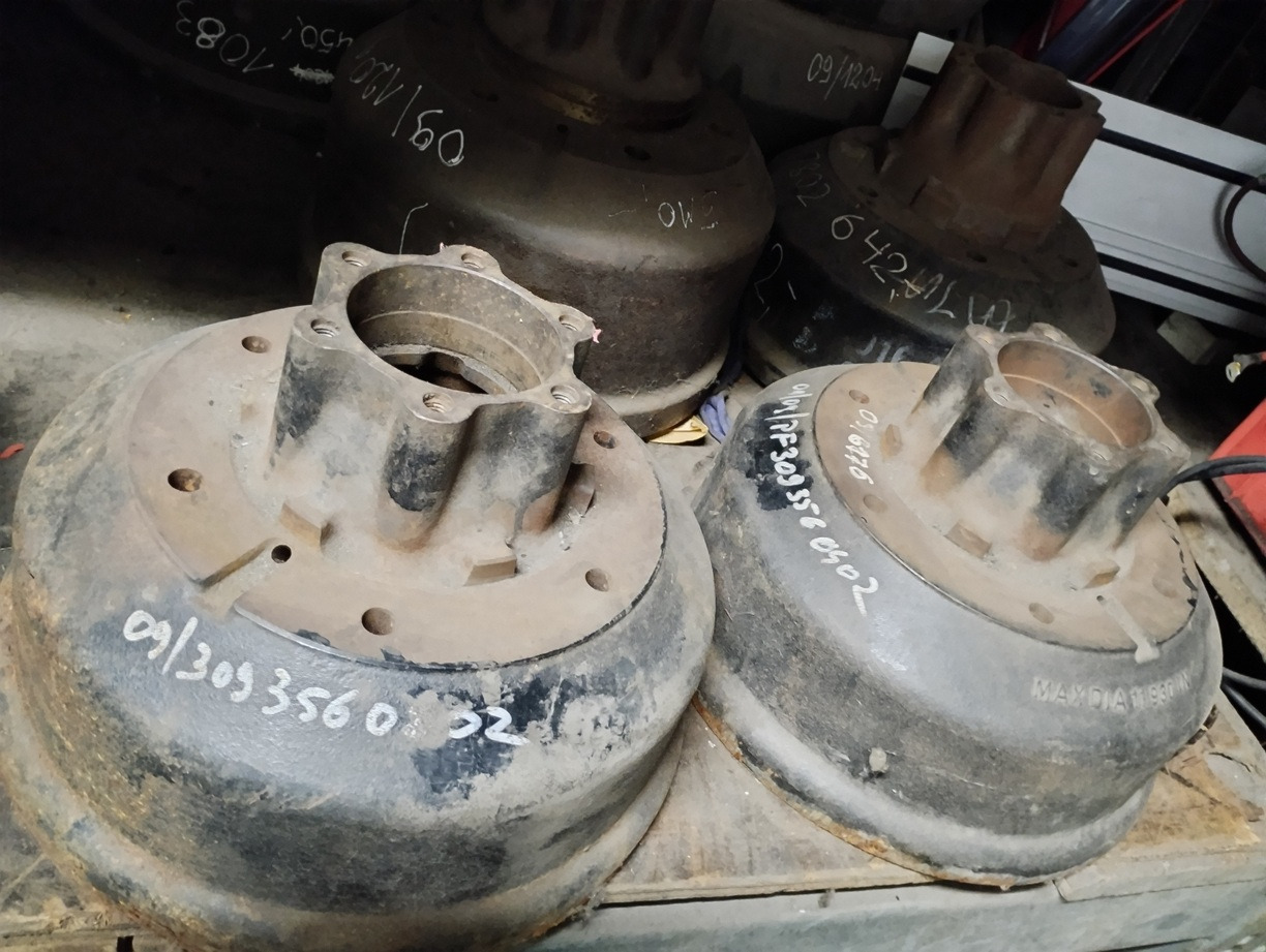 BĘBEN HAMULCOWY TYŁ MERCEDES 406 508 3093560402 - Тормозной барабан: фото 1