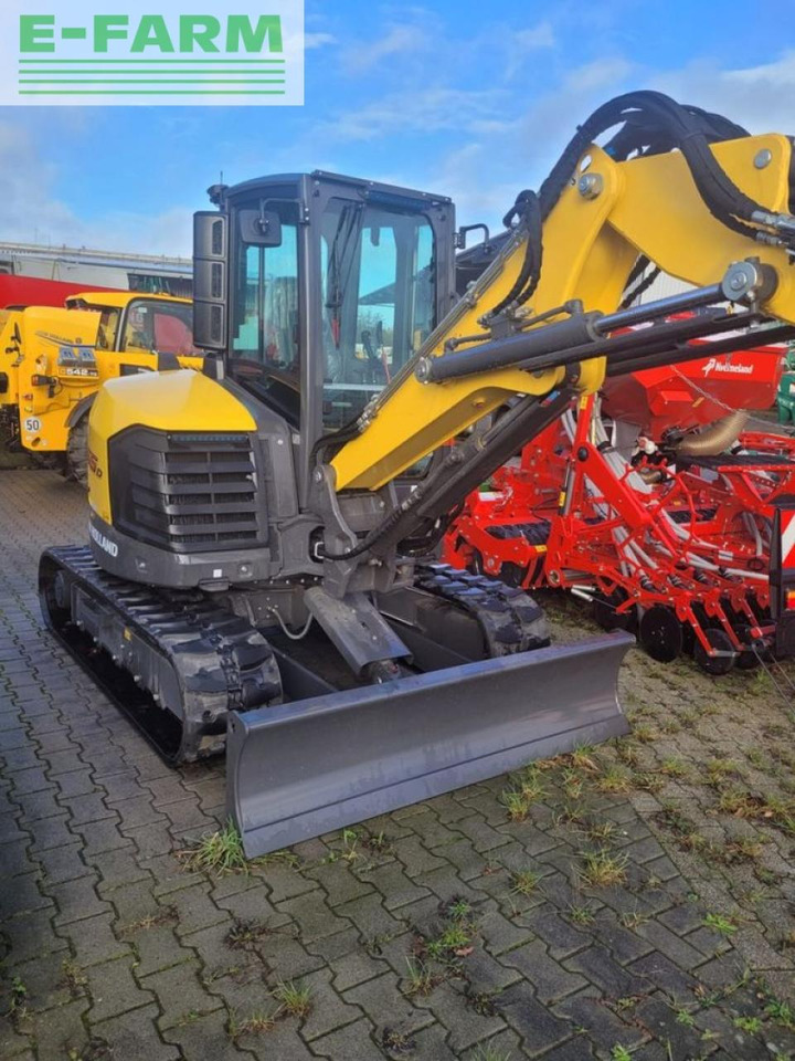 Мини-экскаватор New Holland e55d: фото 1 Мини-экскаватор New Holland e55d: фото 1