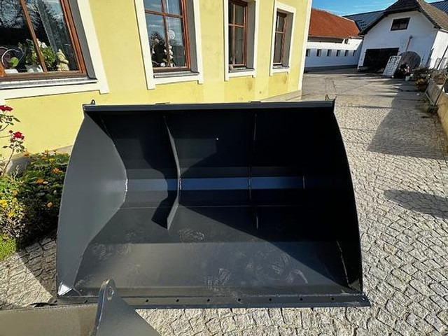 Big Volumenschaufel 200 cm mit Kramer Aufnahme - Ковш: фото 1 Big Volumenschaufel 200 cm mit Kramer Aufnahme - Ковш: фото 1
