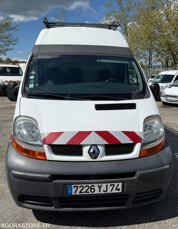 7226YJ74 - RENAULT TRAFIC - Цельнометаллический фургон: фото 2 7226YJ74 - RENAULT TRAFIC - Цельнометаллический фургон: фото 2