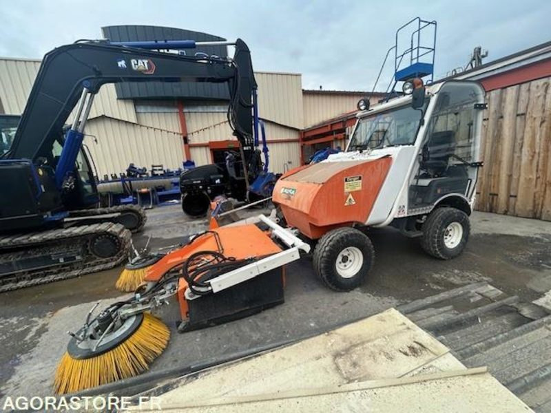BALAYEUSE/RAMASSEUSE AUSA BD202HL 2015 212 HEURES - Подметально-уборочная машина: фото 1 BALAYEUSE/RAMASSEUSE AUSA BD202HL 2015 212 HEURES - Подметально-уборочная машина: фото 1
