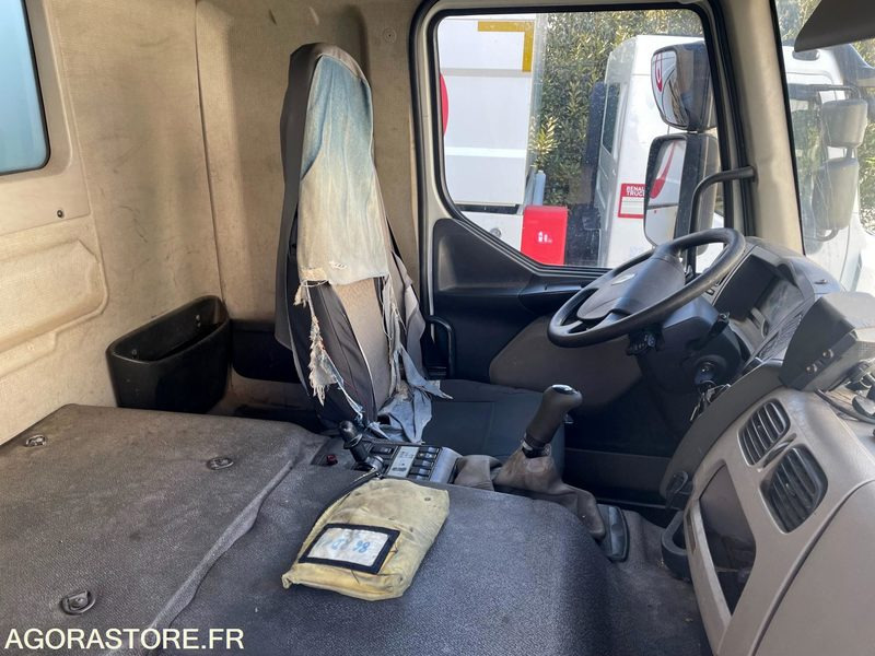 CAMION RENAULT19 HYDROCURER HUWER - 2018 / 341 258 KM - Ассенизатор: фото 5 CAMION RENAULT19 HYDROCURER HUWER - 2018 / 341 258 KM - Ассенизатор: фото 5