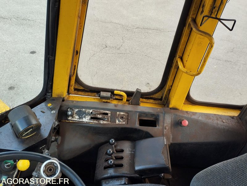 Погрузчик CHARGEUSE SUR PNEUS VOLVO L70 de 1993 n°9930 HS A REPARER: фото 12
