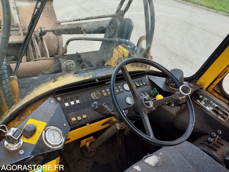 Погрузчик CHARGEUSE SUR PNEUS VOLVO L70 de 1993 n°9930 HS A REPARER: фото 11