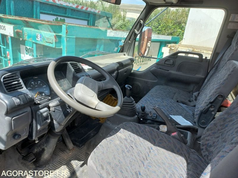 PORTEUR ISUZU 7T5 MOVI GUIMA DE 2005 - 130500 KM (R30427) - Грузовик: фото 3 PORTEUR ISUZU 7T5 MOVI GUIMA DE 2005 - 130500 KM (R30427) - Грузовик: фото 3
