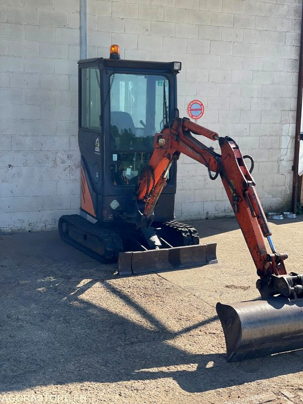 MINI-PELLE SUR CHENILLE CAOUTCHOUC HITACHI ZX17U-2 15CV 1.9T AVEC 3 GODETS - Экскаватор: фото 2 MINI-PELLE SUR CHENILLE CAOUTCHOUC HITACHI ZX17U-2 15CV 1.9T AVEC 3 GODETS - Экскаватор: фото 2