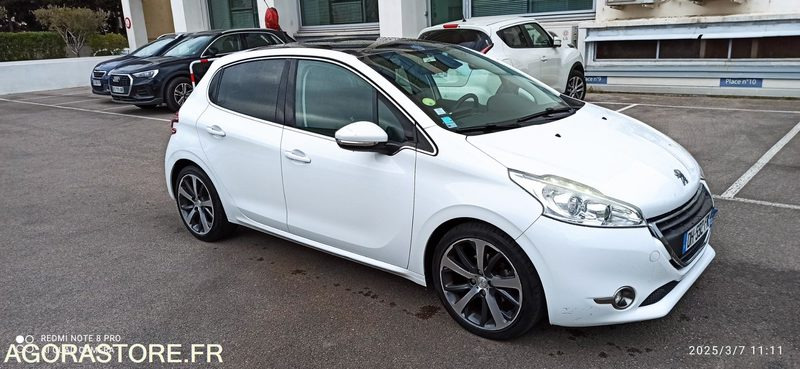 Peugeot 208 1.6 hdi 90 féline bvm5 - Легковой автомобиль: фото 1 Peugeot 208 1.6 hdi 90 féline bvm5 - Легковой автомобиль: фото 1
