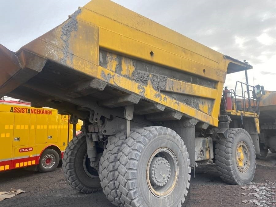 Komatsu HD405-7 - Карьерный самосвал: фото 2 Komatsu HD405-7 - Карьерный самосвал: фото 2