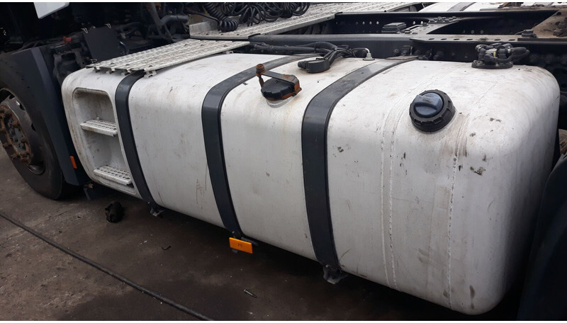 Mercedes-Benz complete fuel tank 820L - Топливный бак для Грузовиков: фото 1 Mercedes-Benz complete fuel tank 820L - Топливный бак для Грузовиков: фото 1
