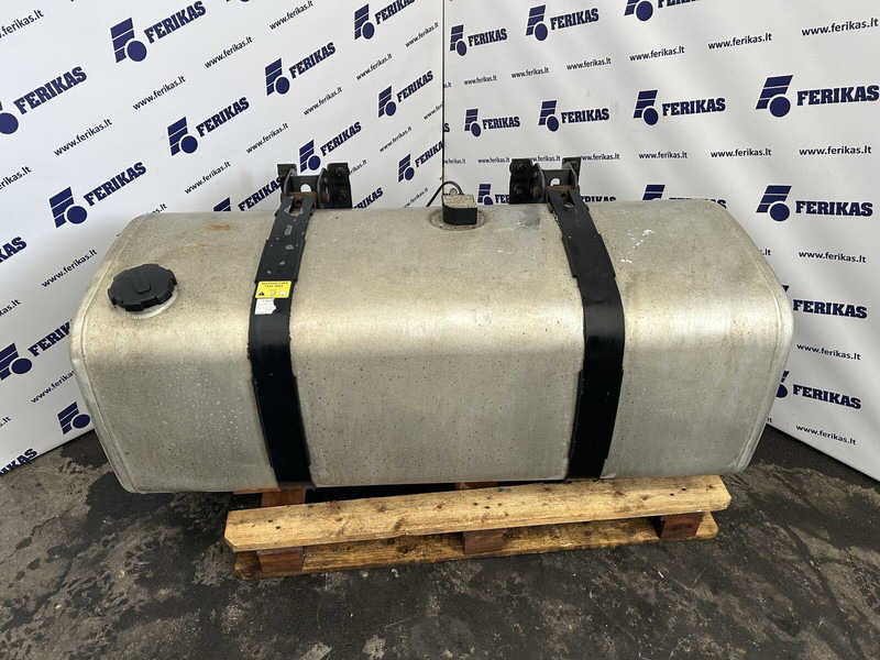 Volvo 450 liters, 560x675x1430 - Топливный бак для Грузовиков: фото 1 Volvo 450 liters, 560x675x1430 - Топливный бак для Грузовиков: фото 1